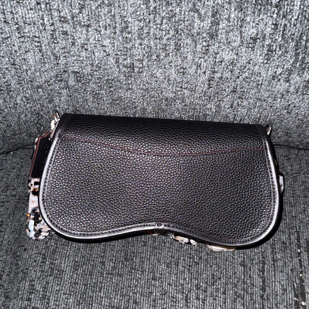 Coach Coachtopia Wavy Dinky Bag w Acrylic Chain & Strap Black Pebble Leather NWT - Picture 2 of 16